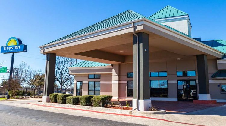 Days Inn N.W. Medical Center Exterior