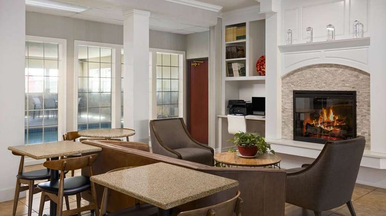 <b>Ramada Moses Lake Lobby</b>. Images powered by <a href="https://iceportal.shijigroup.com/" title="IcePortal" target="_blank">IcePortal</a>.
