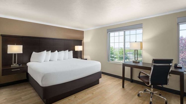 Ramada Moses Lake Room