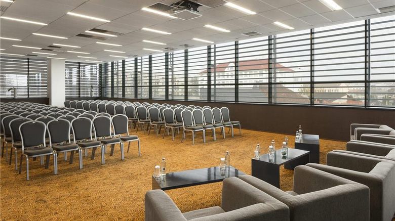 <b>Ramada Oradea Meeting</b>. Images powered by <a href="https://iceportal.shijigroup.com/" title="IcePortal" target="_blank">IcePortal</a>.