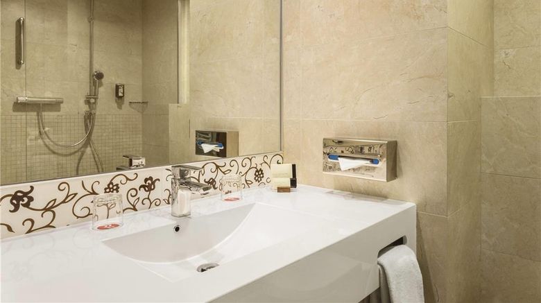 <b>Ramada Oradea Room</b>. Images powered by <a href="https://iceportal.shijigroup.com/" title="IcePortal" target="_blank">IcePortal</a>.