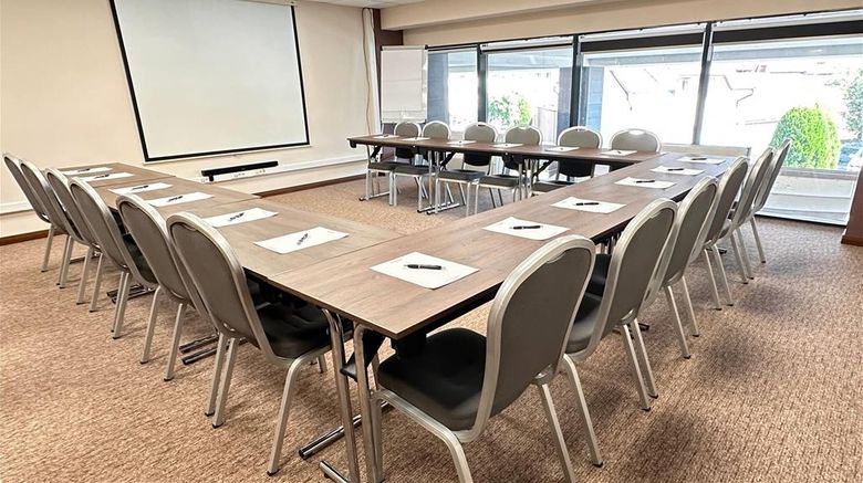 <b>Ramada Oradea Meeting</b>. Images powered by <a href="https://iceportal.shijigroup.com/" title="IcePortal" target="_blank">IcePortal</a>.