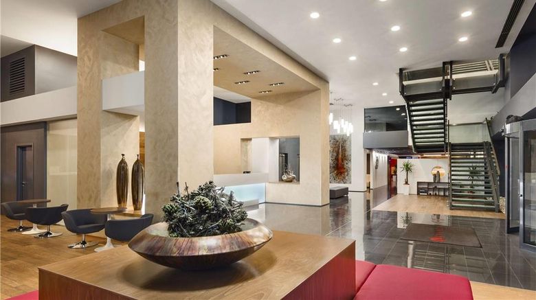 <b>Ramada Oradea Lobby</b>. Images powered by <a href="https://iceportal.shijigroup.com/" title="IcePortal" target="_blank">IcePortal</a>.