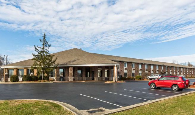Baymont Inn & Suites Louisville South Exterior