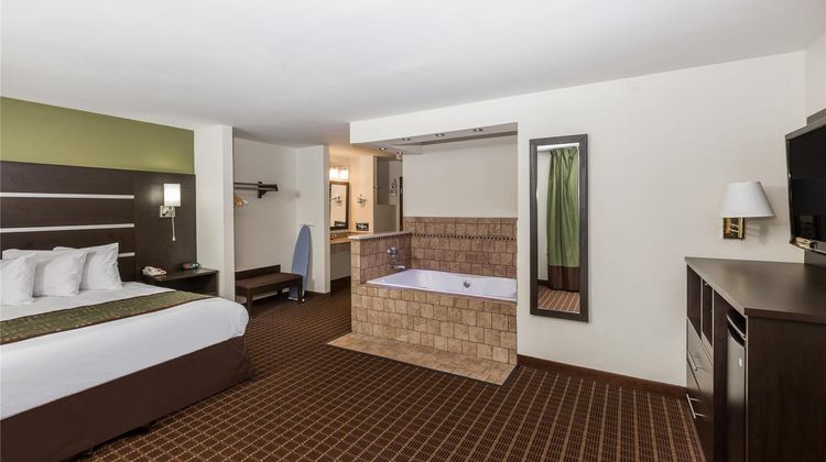 Baymont Inn & Suites Louisville South Room