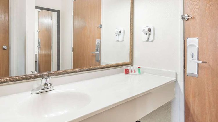 Ramada Columbia Room