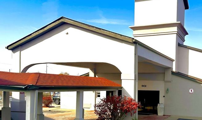Ramada Columbia Exterior