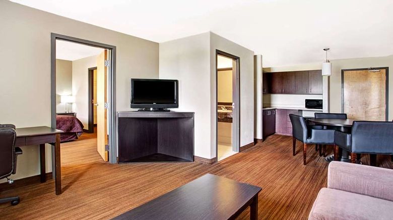 <b>Super 8 Lachenaie/Terrebonne Suite</b>. Images powered by <a href="https://iceportal.shijigroup.com/" title="IcePortal" target="_blank">IcePortal</a>.
