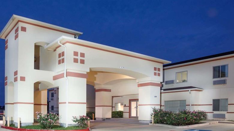 <b>Super 8 Brenham Exterior</b>. Images powered by <a href="https://iceportal.shijigroup.com/" title="IcePortal" target="_blank">IcePortal</a>.