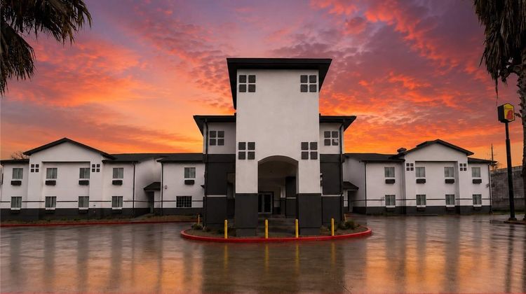 Super 8 Brenham Exterior