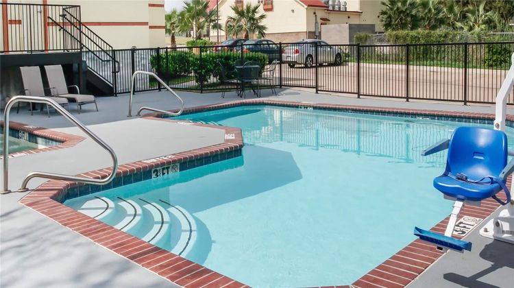 Super 8 Brenham Pool