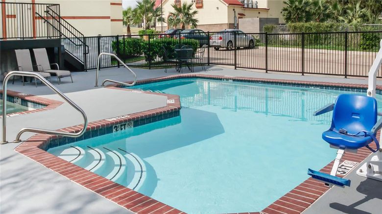 <b>Super 8 Brenham Pool</b>. Images powered by <a href="https://iceportal.shijigroup.com/" title="IcePortal" target="_blank">IcePortal</a>.