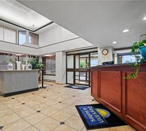 Days Inn Utica Lobby