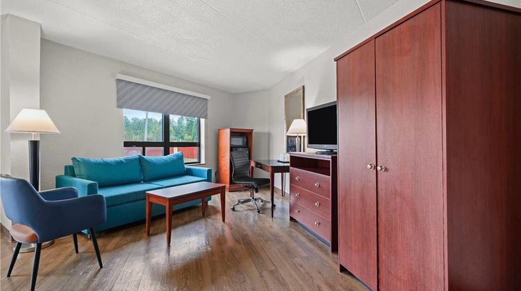 Days Inn Utica Suite