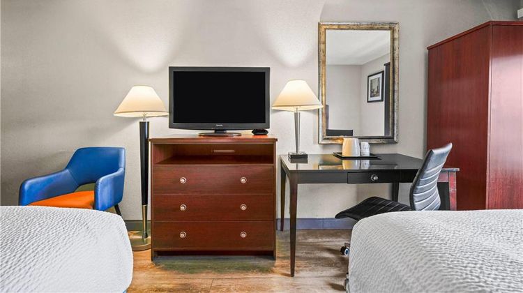 Days Inn Utica Room