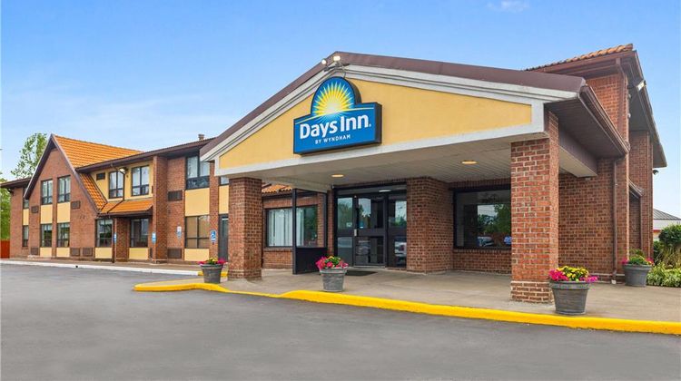 Days Inn Utica Exterior