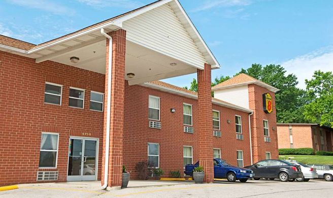 Super 8 St. Louis Airport Exterior