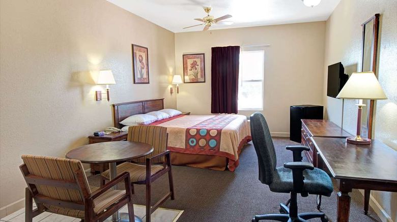 <b>Super 8 St. Louis Airport Room</b>. Images powered by <a href="https://iceportal.shijigroup.com/" title="IcePortal" target="_blank">IcePortal</a>.