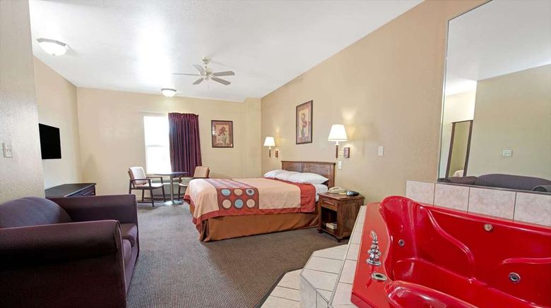 <b>Super 8 St. Louis Airport Room</b>. Images powered by <a href="https://iceportal.shijigroup.com/" title="IcePortal" target="_blank">IcePortal</a>.
