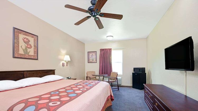 Super 8 St. Louis Airport Room