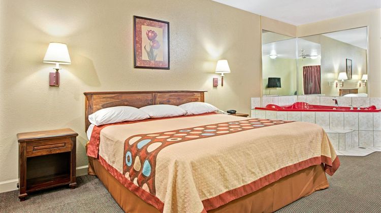 Super 8 St. Louis Airport Room