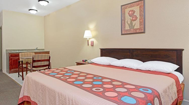 Super 8 St. Louis Airport Room