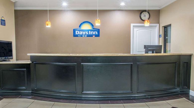 <b>Days Inn Humble/Houston Intercon Arpt Lobby</b>. Images powered by <a href="https://iceportal.shijigroup.com/" title="IcePortal" target="_blank">IcePortal</a>.