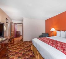 Baymont Inn & Suites Plainfield Room
