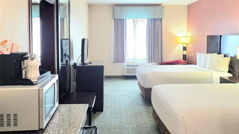 <b>Ramada Hewitt Suite</b>. Images powered by <a href="https://iceportal.shijigroup.com/" title="IcePortal" target="_blank">IcePortal</a>.