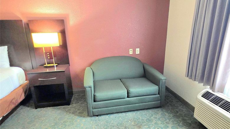 <b>Ramada Hewitt Suite</b>. Images powered by <a href="https://iceportal.shijigroup.com/" title="IcePortal" target="_blank">IcePortal</a>.