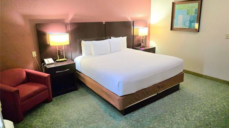 <b>Ramada Hewitt Room</b>. Images powered by <a href="https://iceportal.shijigroup.com/" title="IcePortal" target="_blank">IcePortal</a>.