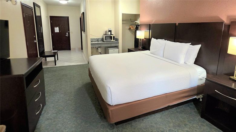 <b>Ramada Hewitt Room</b>. Images powered by <a href="https://iceportal.shijigroup.com/" title="IcePortal" target="_blank">IcePortal</a>.