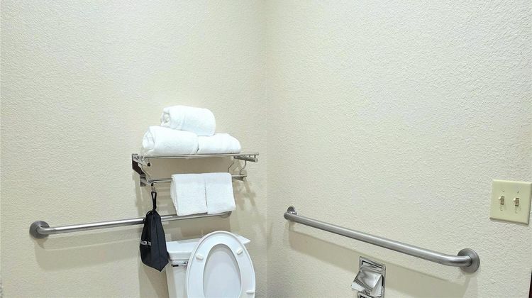 Ramada Hewitt Room