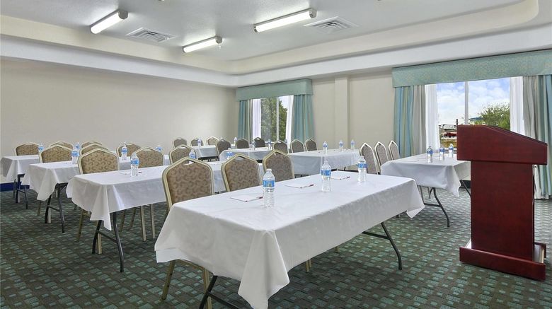 <b>Ramada Hewitt Meeting</b>. Images powered by <a href="https://iceportal.shijigroup.com/" title="IcePortal" target="_blank">IcePortal</a>.