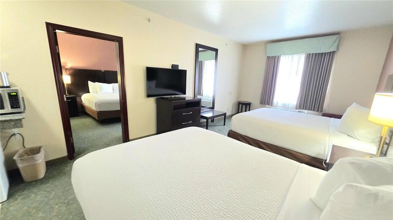 <b>Ramada Hewitt Suite</b>. Images powered by <a href="https://iceportal.shijigroup.com/" title="IcePortal" target="_blank">IcePortal</a>.