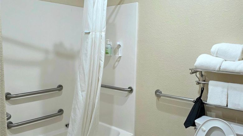 <b>Ramada Hewitt Room</b>. Images powered by <a href="https://iceportal.shijigroup.com/" title="IcePortal" target="_blank">IcePortal</a>.