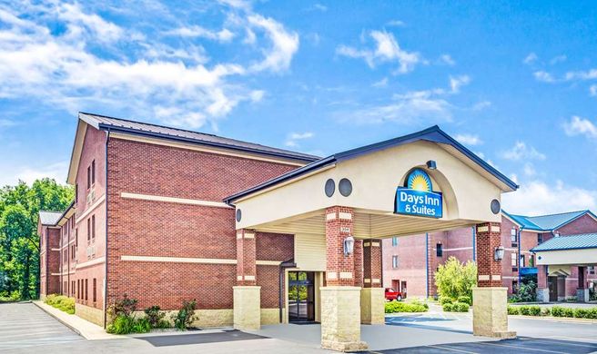 Days Inn & Suites Jeffersonville IN Exterior