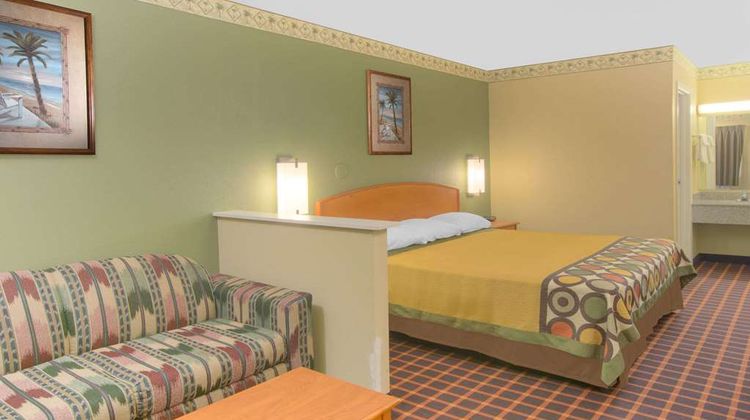 Super 8 Shreveport Room