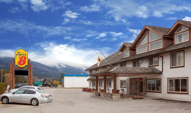 Super 8 Valemount Exterior