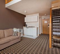 Super 8 Valemount Room