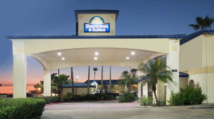 Days Inn & Suites Winnie Exterior