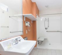 Days Inn & Suites Winnie Room