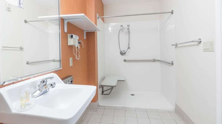 Days Inn & Suites Winnie Room
