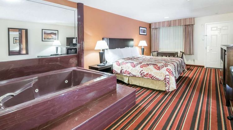 Days Inn & Suites Winnie Suite