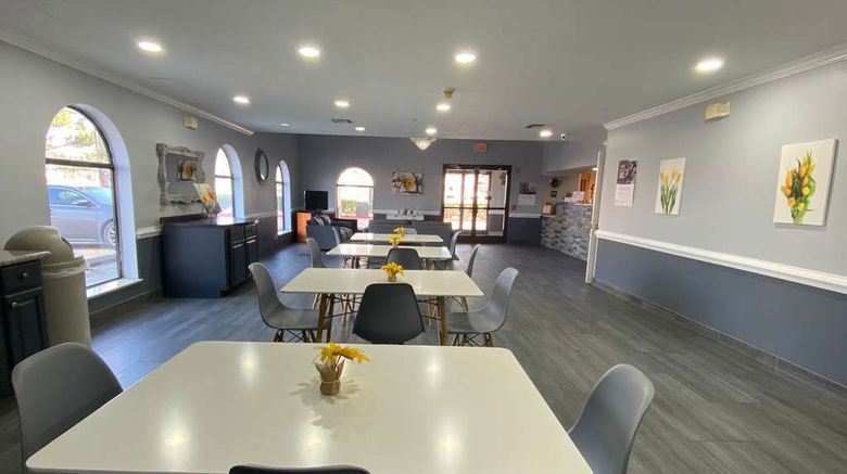 <b>Days Inn & Suites Winnie Other</b>. Images powered by <a href="https://iceportal.shijigroup.com/" title="IcePortal" target="_blank">IcePortal</a>.