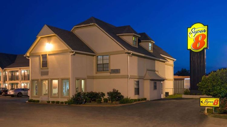 Super 8 Enid Exterior