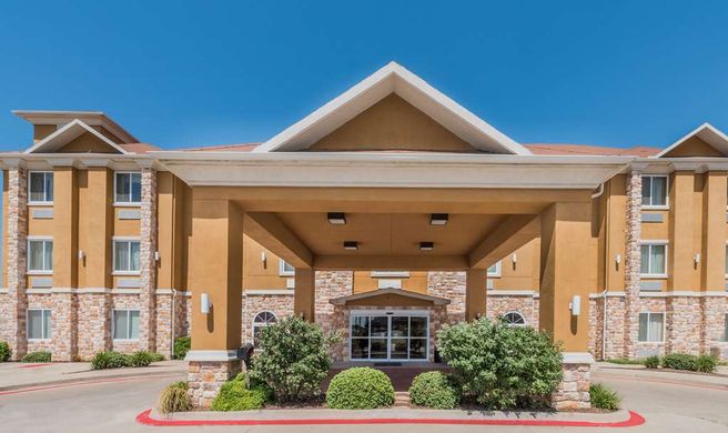 Days Inn & Suites Cleburne Exterior