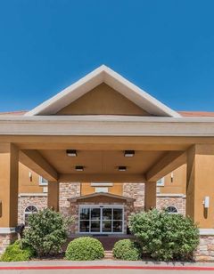 Days Inn & Suites Cleburne