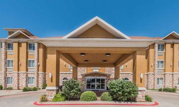 Days Inn & Suites Cleburne