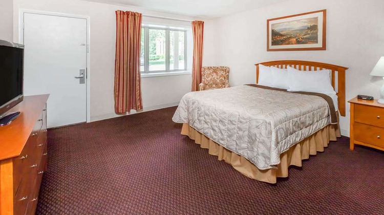 Howard Johnson of Traverse City Room